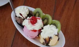 Zdrowe lody w domu: 15+ przepisów bez cukru i maszynki!